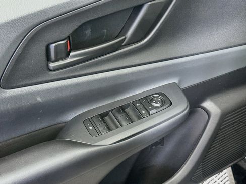 Used 2025 Toyota Prius LE FWD image 15