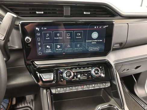 Used 2025 GMC Sierra 2500 AT4X image 8