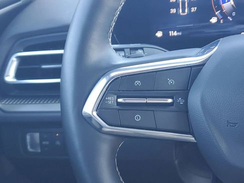 Used 2025 Chevrolet Traverse LT image 35