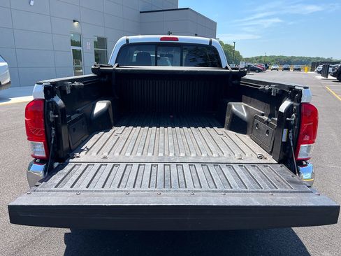 Used 2016 Toyota Tacoma SR5 RWD image 5