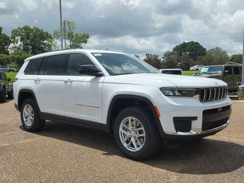 New 2026 Jeep Grand Cherokee L Laredo RWD image 2