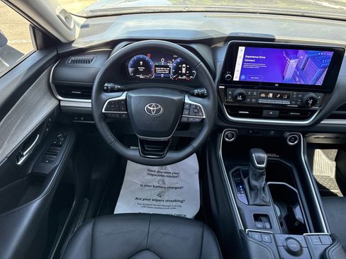 Used 2025 Toyota Grand Highlander FWD image 18