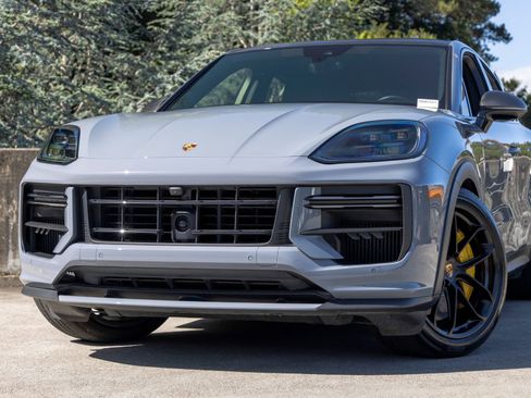 Certified 2024 Porsche Cayenne Turbo GT AWD/4WD image 7