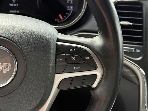 Used 2021 Jeep Grand Cherokee Laredo image 20