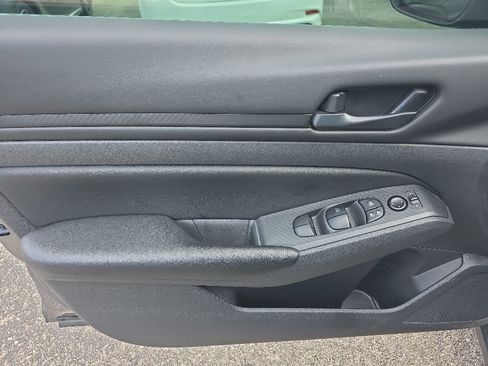 Used 2025 Nissan Altima 2.5 S FWD image 12