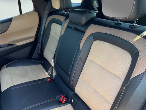 Used 2025 Chevrolet Equinox ACTIV w/ Safety and Technology Package AWD/4WD image 19