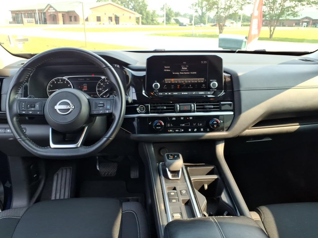 Used 2024 Nissan Pathfinder SV FWD image 13