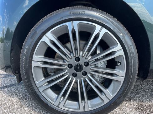 New 2026 Land Rover Range Rover Long Wheelbase SE AWD/4WD image 9