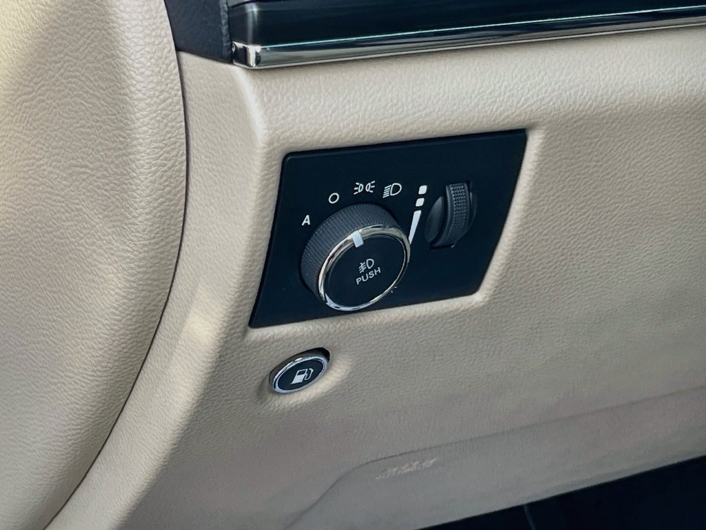 Used 2020 Jeep Grand Cherokee Limited w/ Luxury Group II RWD image 10