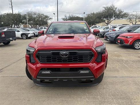 Certified 2025 Toyota Tacoma TRD Sport image 2