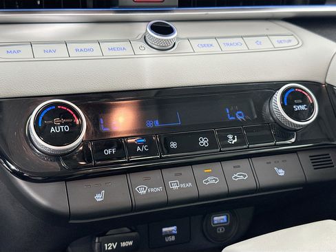 Used 2023 Hyundai Elantra Limited image 16