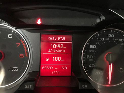 Used 2011 Audi A4 2.0T Premium image 23