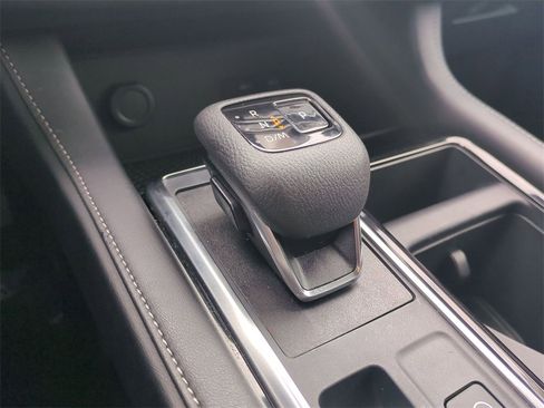 Used 2024 Nissan Pathfinder SV image 21