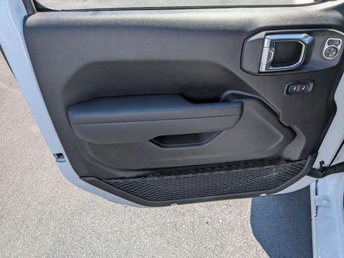 New 2025 Jeep Gladiator Sport AWD/4WD image 10