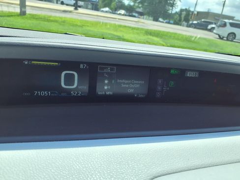 Used 2017 Toyota Prius Four FWD image 18