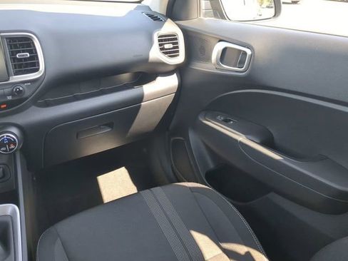 Used 2025 Hyundai Venue SEL FWD image 15