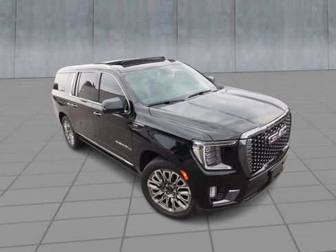Used 2023 GMC Yukon XL Denali Ultimate AWD/4WD image 2
