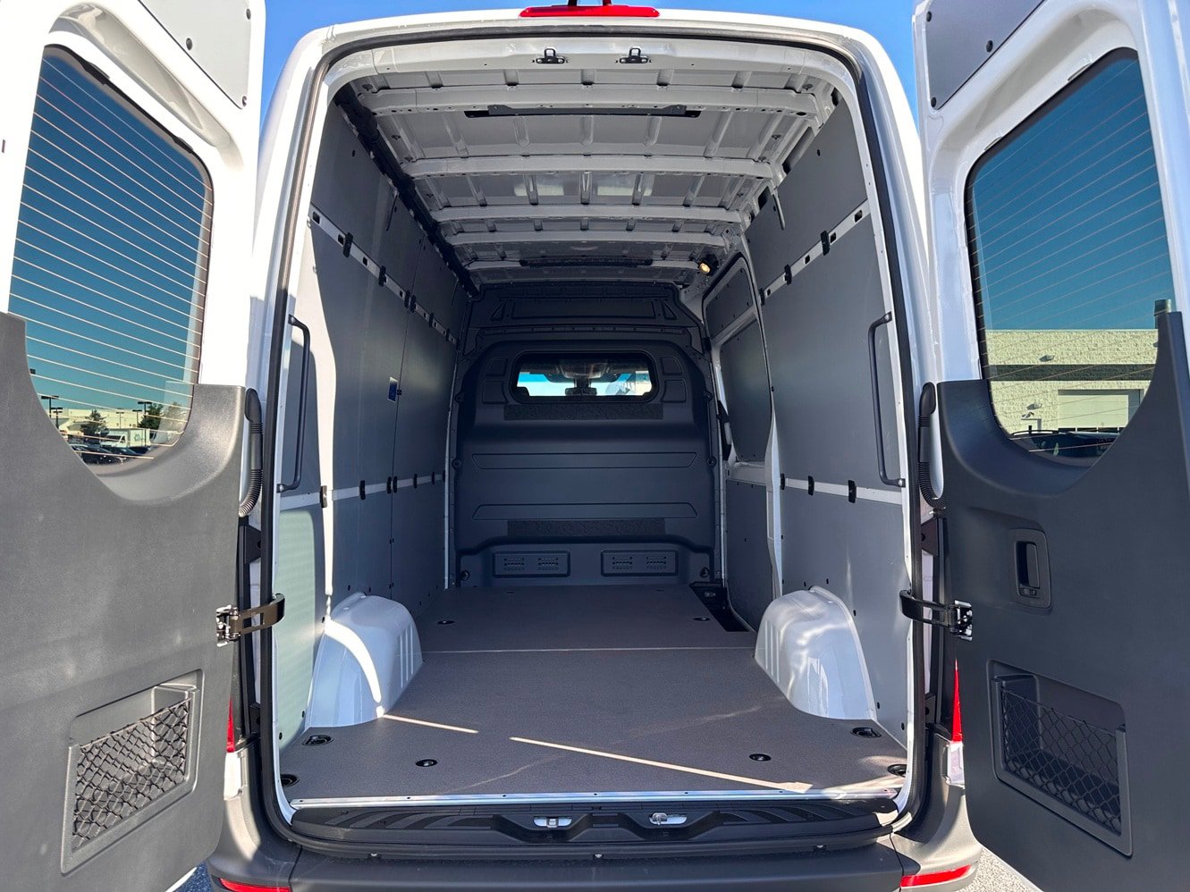 Used 2025 Mercedes-Benz Sprinter 2500 image 19