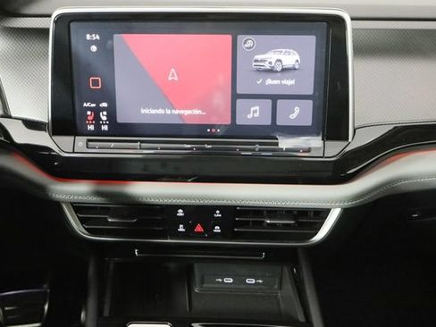 Used 2025 Volkswagen Atlas Peak Edition SE AWD/4WD image 32
