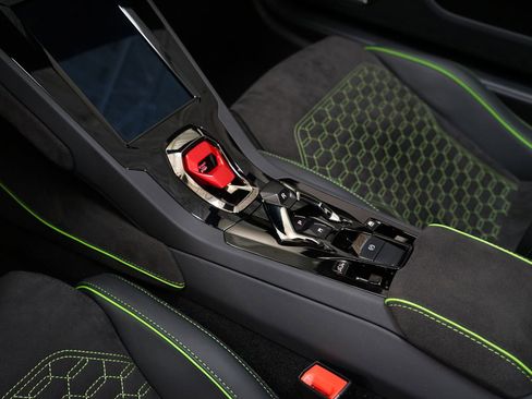 Used 2024 Lamborghini Huracan EVO image 23