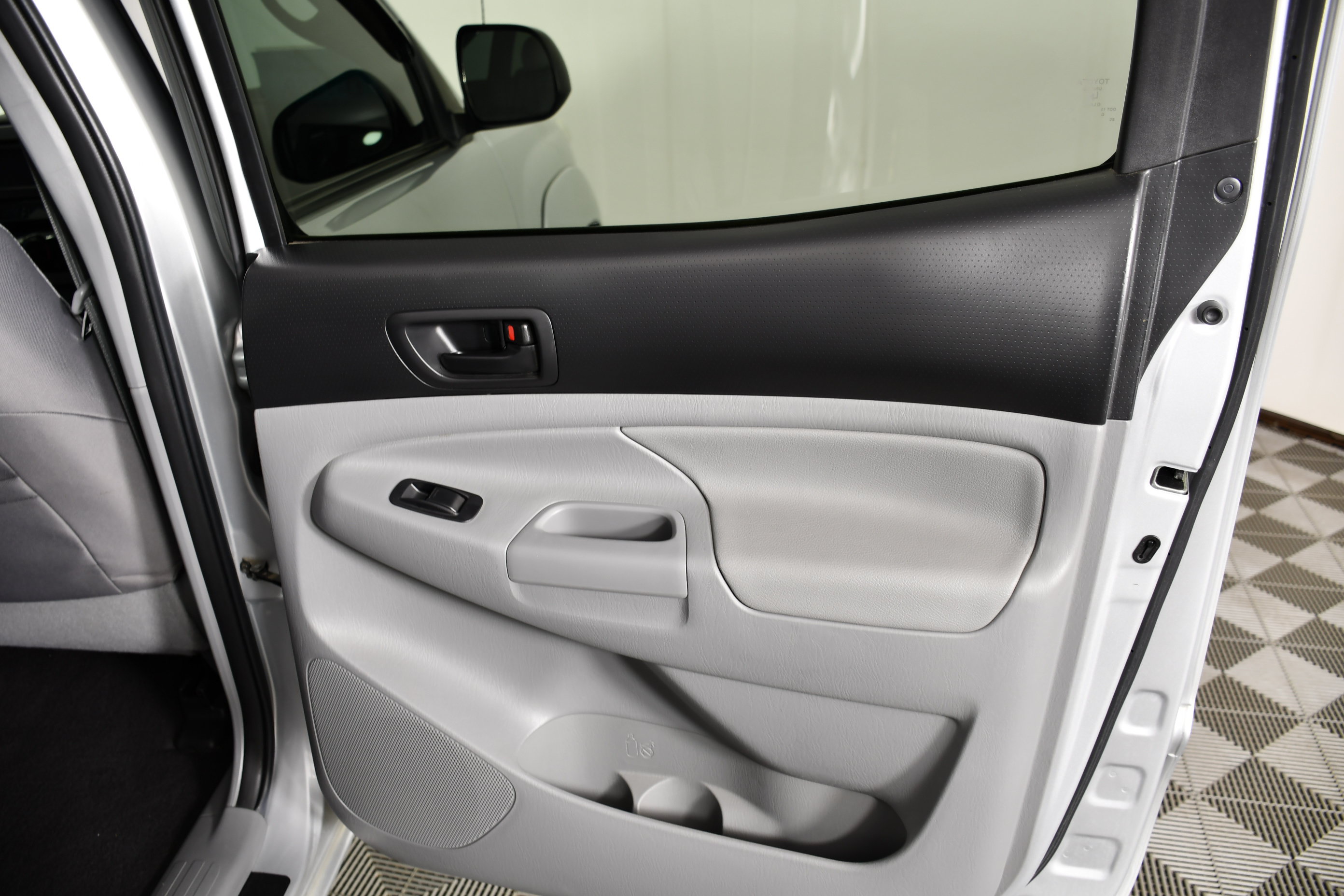Used 2013 Toyota Tacoma 4x4 Double Cab w/ TRD Off-Road Pkg image 45