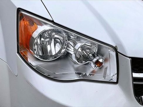 Used 2019 Dodge Grand Caravan SXT image 27