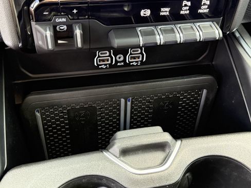 Used 2025 RAM 2500 Laramie w/ Night Edition AWD/4WD image 27