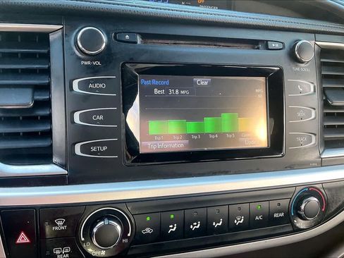 Used 2019 Toyota Highlander LE FWD image 31