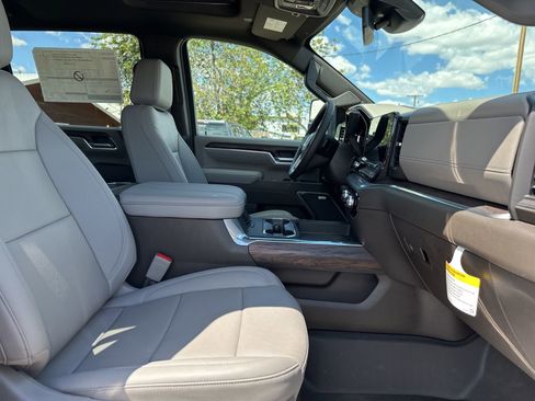 New 2025 GMC Sierra 3500 SLT w/ SLT Premium Package AWD/4WD image 32