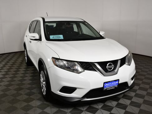 Used 2015 Nissan Rogue S AWD/4WD image 3