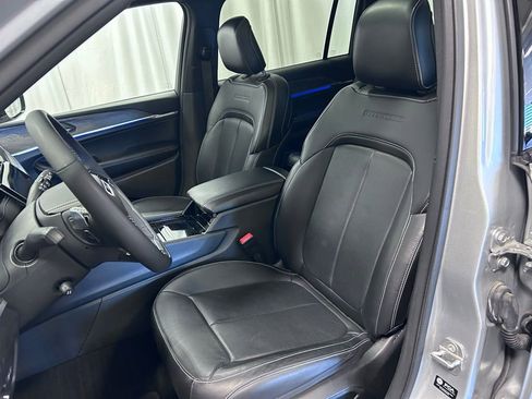 Used 2023 Jeep Grand Cherokee L Overland image 4