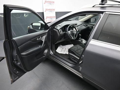 Used 2015 Nissan Rogue SV w/ SV Premium Package image 19