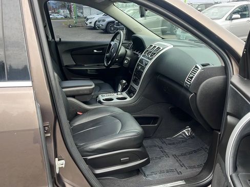 Used 2011 GMC Acadia SLT AWD/4WD image 17