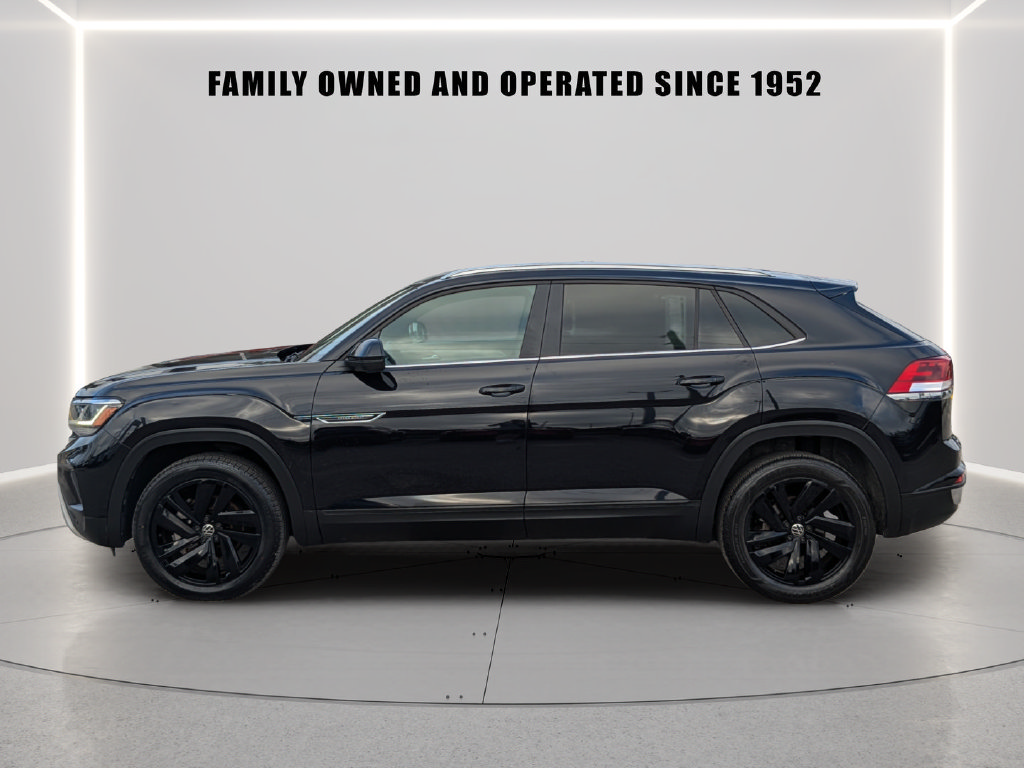 Used 2023 Volkswagen Atlas Cross Sport SE w/ Panoramic Sunroof Package FWD image 3