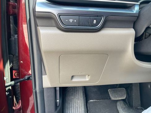 Used 2025 Kia Carnival FWD image 23