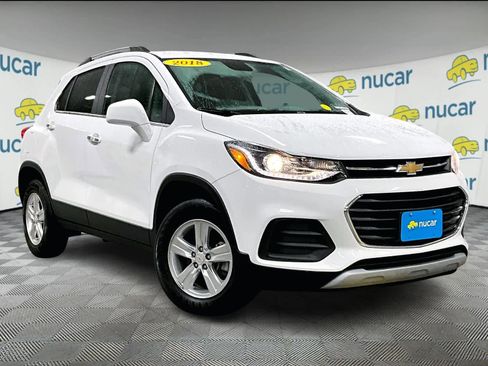 Used 2018 Chevrolet Trax LT w/ LT Convenience Package image 1