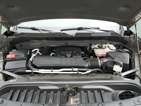 Used 2023 Chevrolet Silverado 1500 LT AWD/4WD image 18