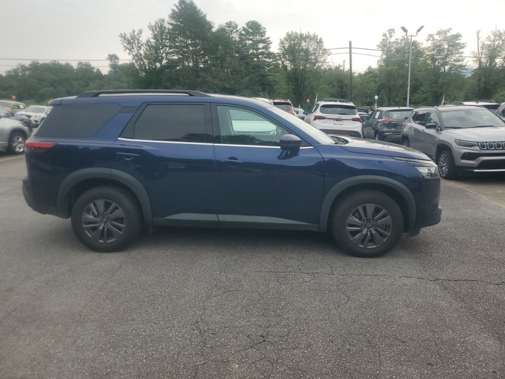 Used 2023 Nissan Pathfinder SV AWD/4WD image 6