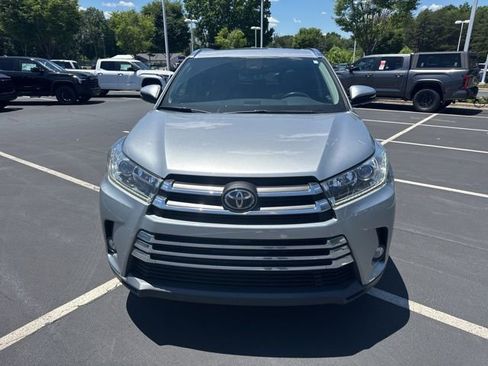 Used 2017 Toyota Highlander Limited AWD/4WD image 10