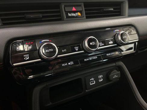 Used 2023 Honda Pilot Elite image 12