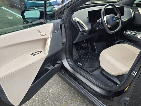 Used 2022 BMW iX xDrive50 w/ Convenience Package AWD/4WD image 18