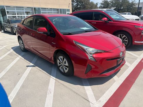Used 2016 Toyota Prius Three w/ Advanced Technology Package FWD image 3