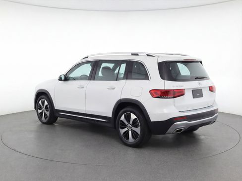 Used 2025 Mercedes-Benz GLB 250 4MATIC image 6