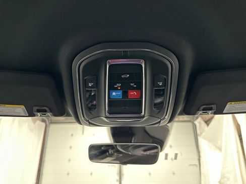 Used 2025 Jeep Grand Cherokee Altitude AWD/4WD image 33