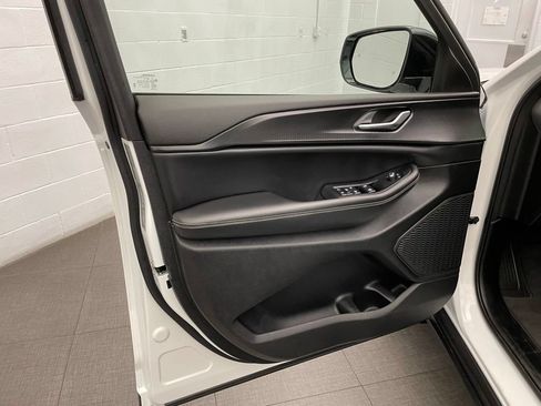 Certified 2023 Jeep Grand Cherokee Altitude AWD/4WD image 16