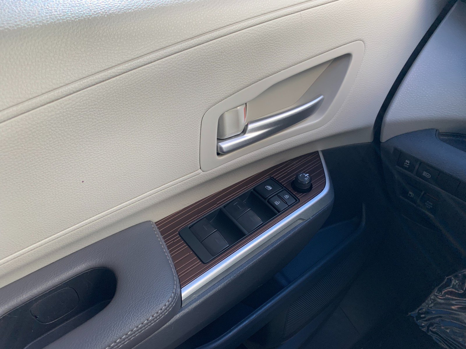 Used 2022 Toyota Sienna XLE AWD/4WD image 15
