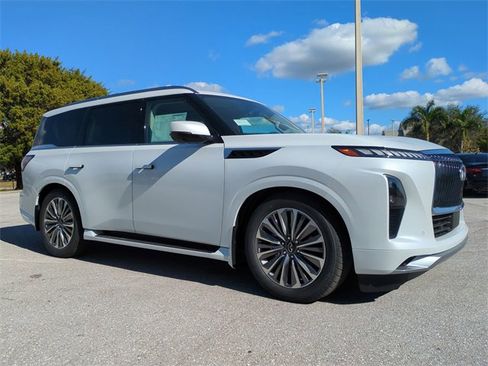 New 2026 INFINITI QX80 Luxe image 2