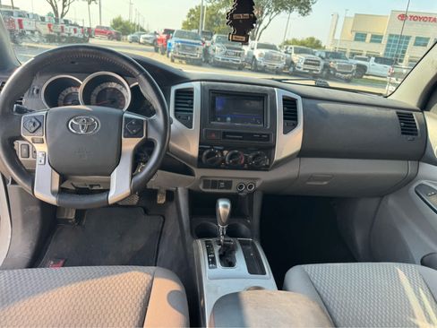 Used 2015 Toyota Tacoma PreRunner w/ SR5 Package RWD image 6