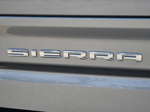 Used 2021 GMC Sierra 1500 SLT w/ SLT Premium Plus Package AWD/4WD image 17