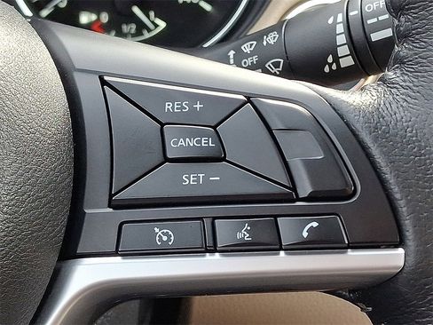 Used 2020 Nissan Rogue SV image 15